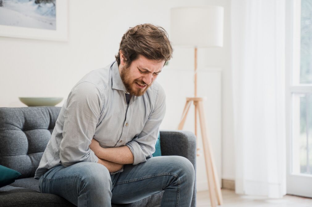 Un uomo ha sintomi di prostatite